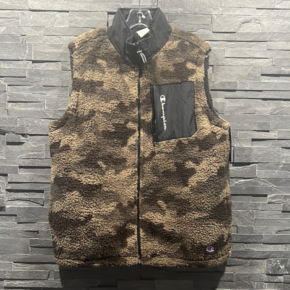 Champion Reversible Vest w/Military Print Fleece Upper and Black Nylon Internal - Picture 8 of 15